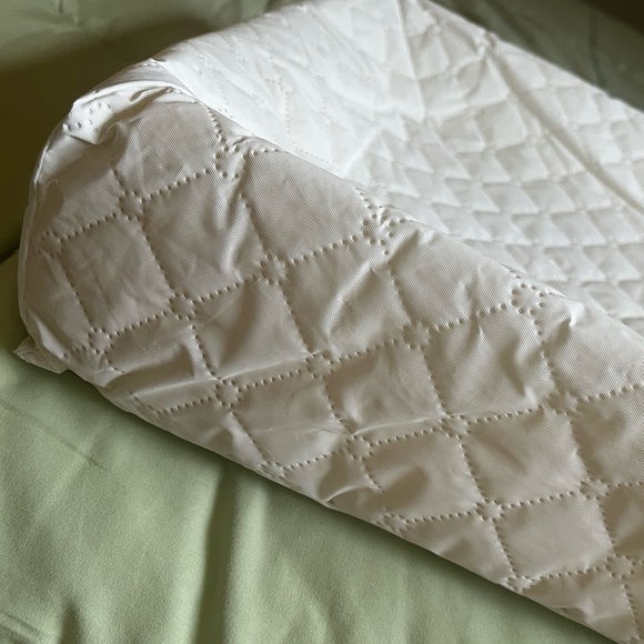 Changing pad. Like new. Smoke free pet free home. Barely used. - Picture 7 of 7